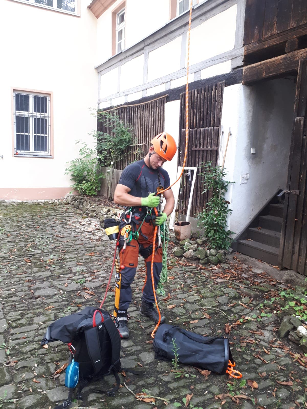 SKT-Kletterausrüstung von Sebastian Hattel für sichere Baumpflegearbeiten